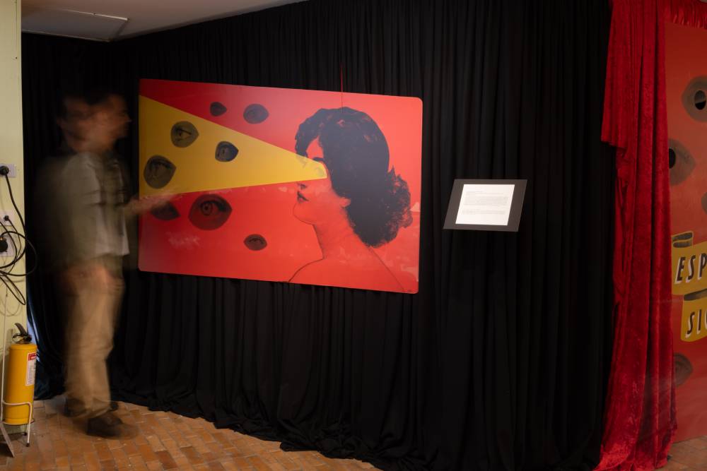 Exposición OVNI – Objetos Visibles No Identificados